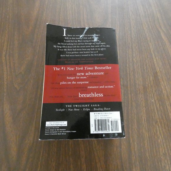 Twilight Stephenie Meyers New Moon 1st PB Edition May 2008 - Picture 2 of 3